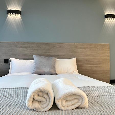 Thandi House Heathrow Airport Ashford  Exteriör bild