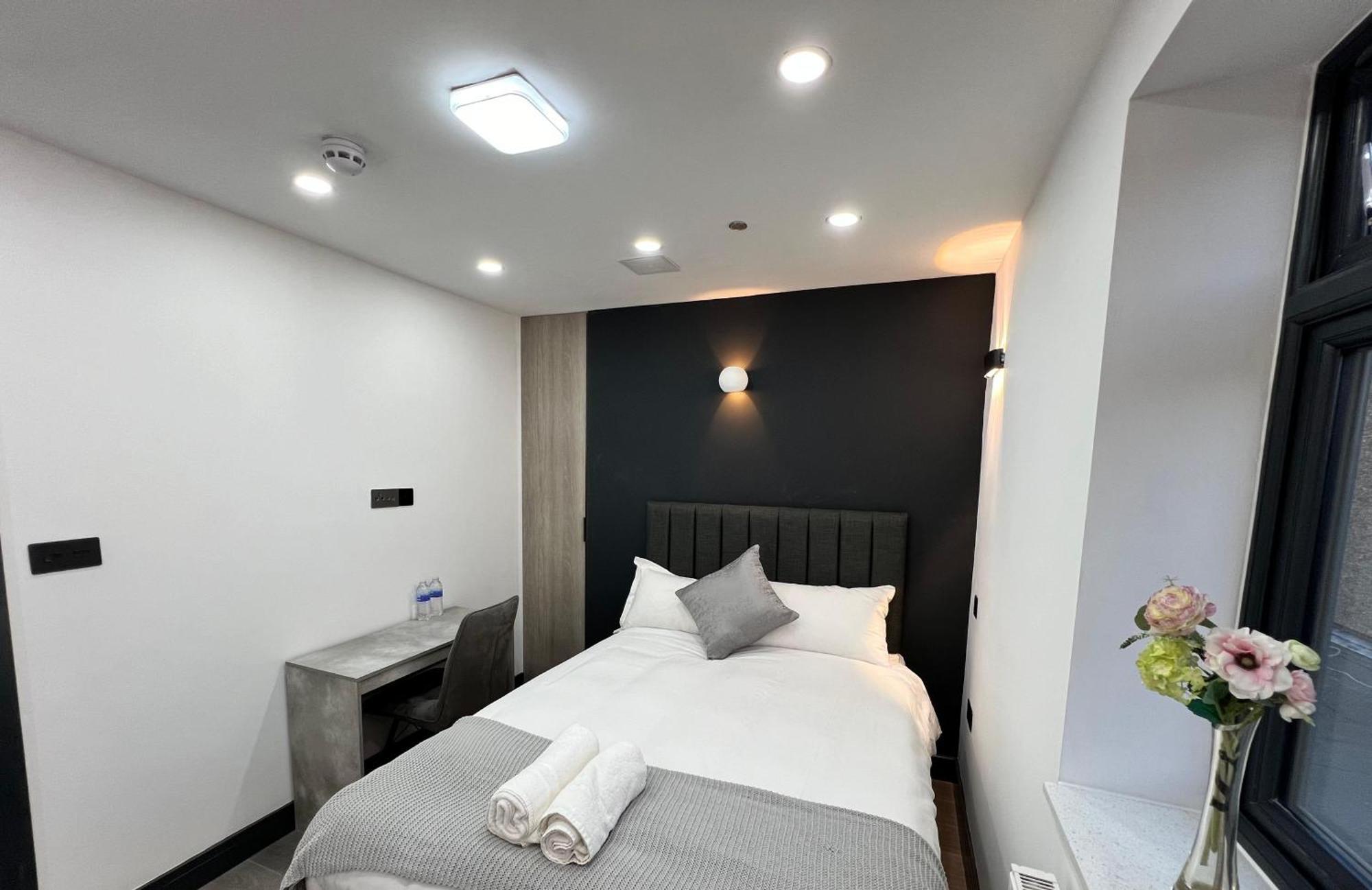 Thandi House Heathrow Airport Ashford  Exteriör bild
