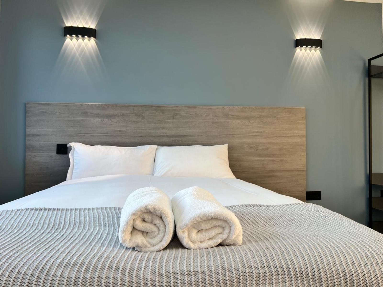 Thandi House Heathrow Airport Ashford  Exteriör bild