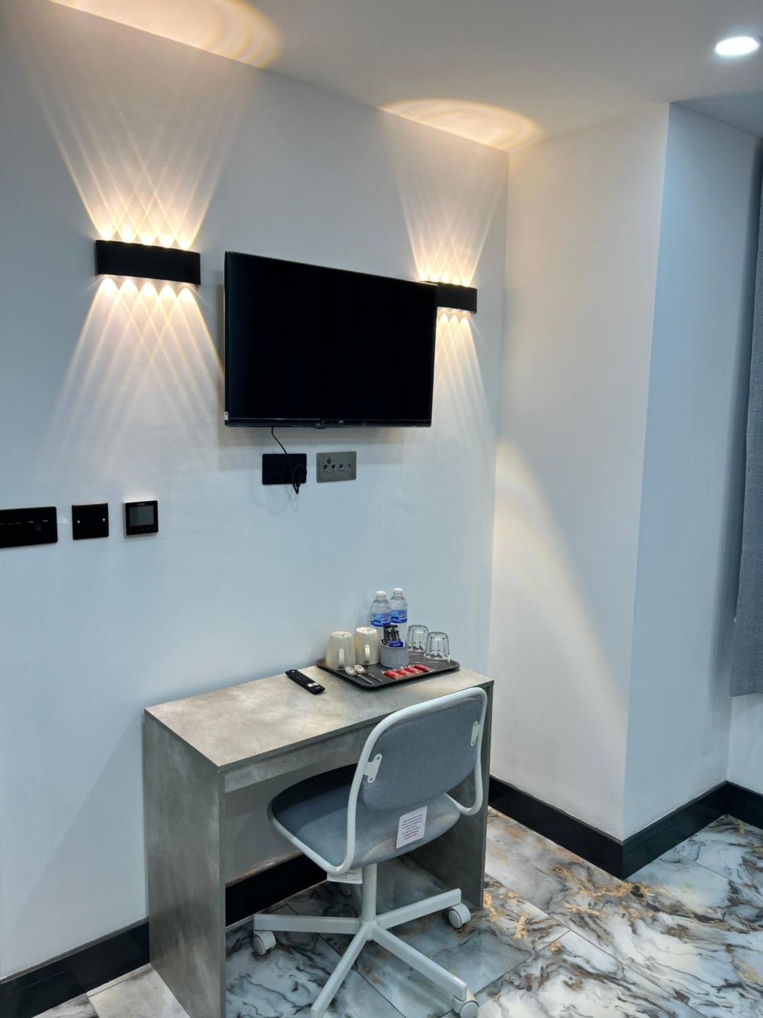 Thandi House Heathrow Airport Ashford  Exteriör bild