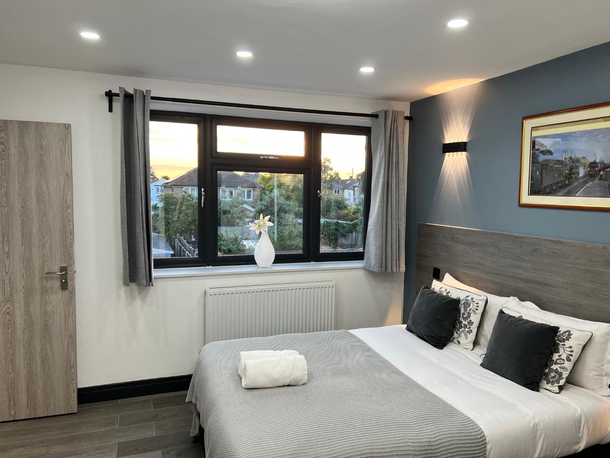 Thandi House Heathrow Airport Ashford  Exteriör bild