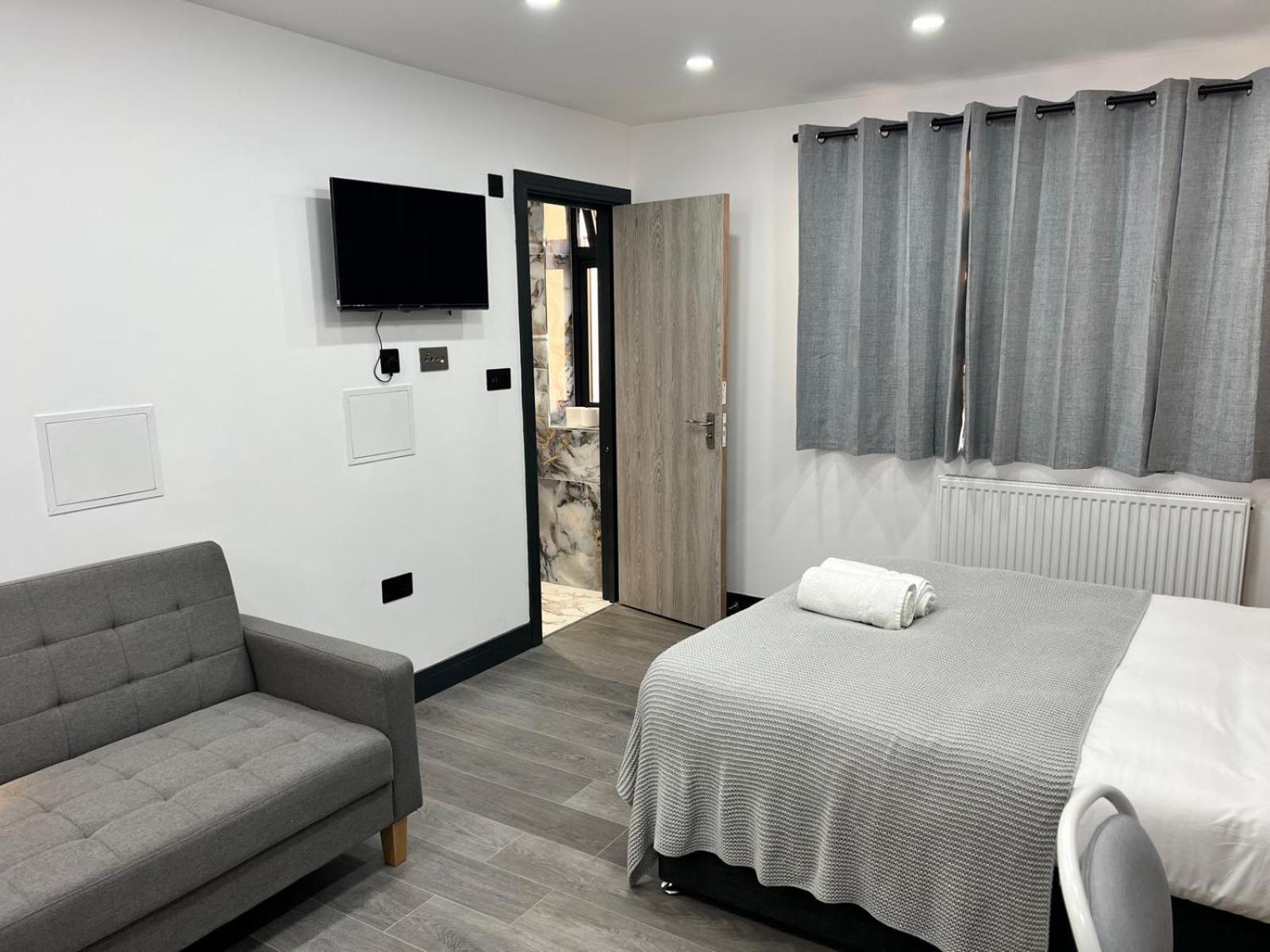 Thandi House Heathrow Airport Ashford  Exteriör bild