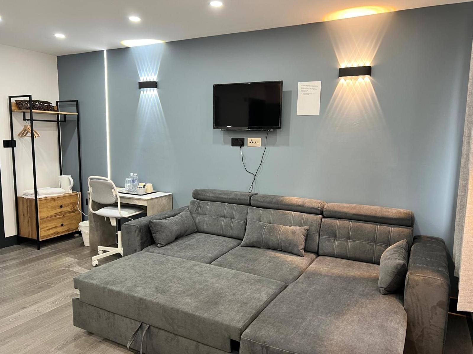Thandi House Heathrow Airport Ashford  Exteriör bild